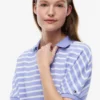 Polo de corte descontraído com riscas mescladas Polo de corte descontraído com riscas mescladas