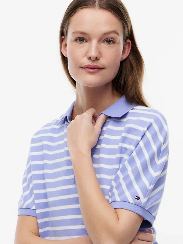 Polo de corte descontraído com riscas mescladas Polo de corte descontraído com riscas mescladas