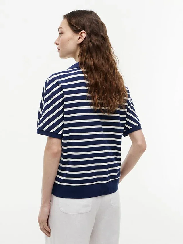 Polo de corte descontraído com riscas mescladas Polo de corte descontraído com riscas mescladas