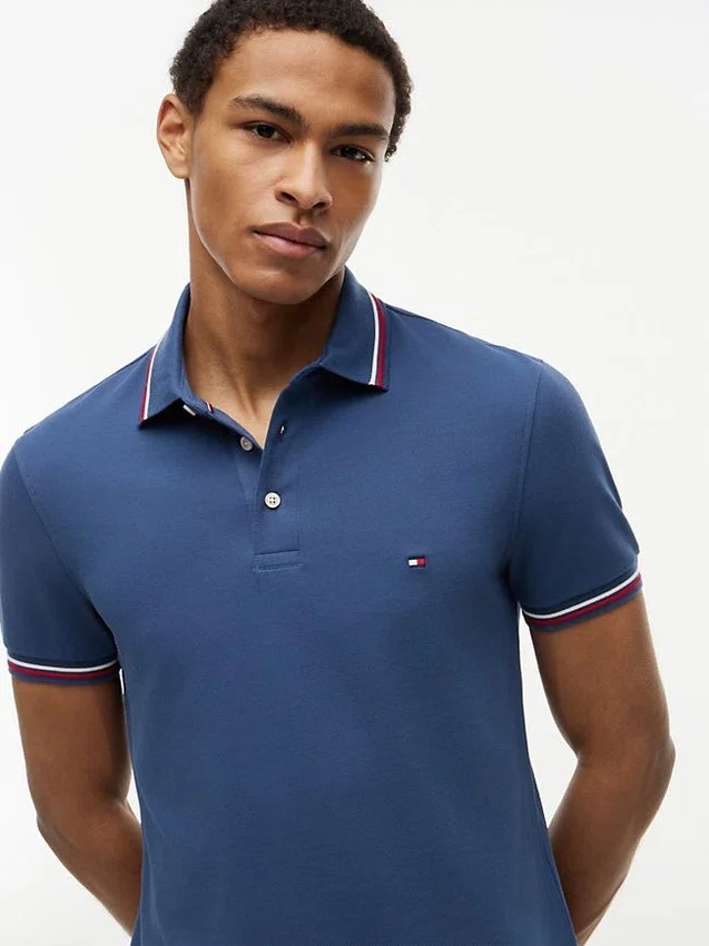 Polo de corte justo com detalhes Polo de corte justo com detalhes