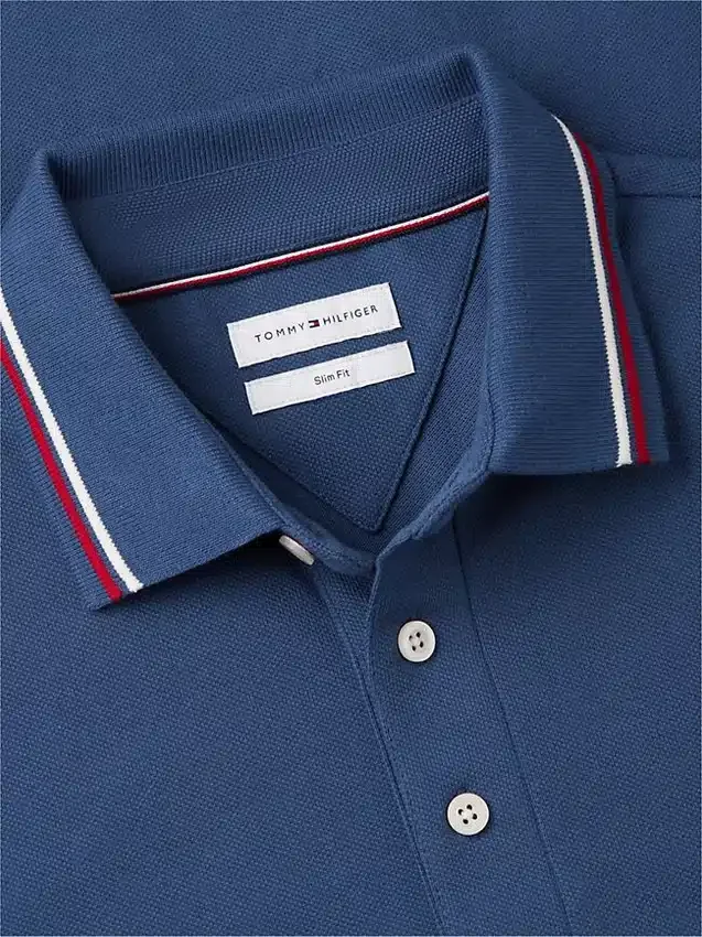 Polo de corte justo com detalhes Polo de corte justo com detalhes