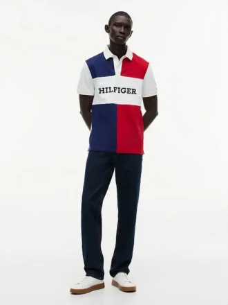 Polo de corte regular com blocos de cor