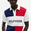 Polo de corte regular com blocos de cor Polo de corte regular com blocos de cor