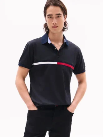 Polo de corte regular com riscas bordadas