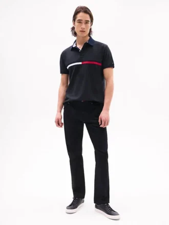 Polo de corte regular com riscas bordadas