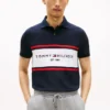 Polo de corte regular com riscas e logótipo Tommy Polo de corte regular com riscas e logótipo Tommy