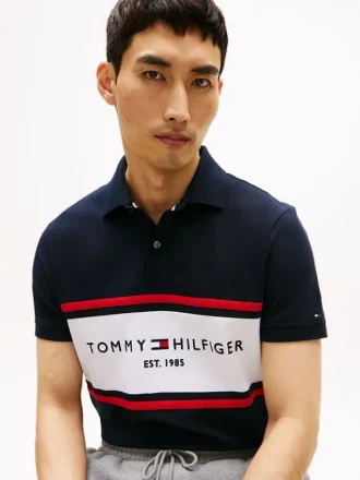 Polo de corte regular com riscas e logótipo Tommy