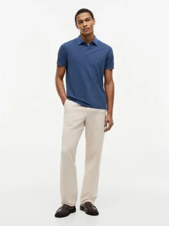 Polo de corte regular tingido na peça