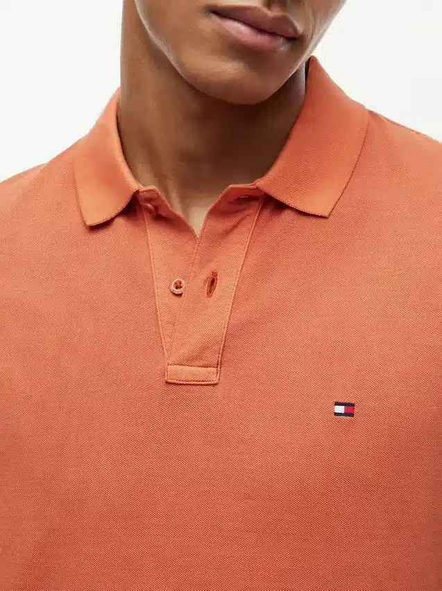 Polo de corte regular tingido na peça Polo de corte regular tingido na peça