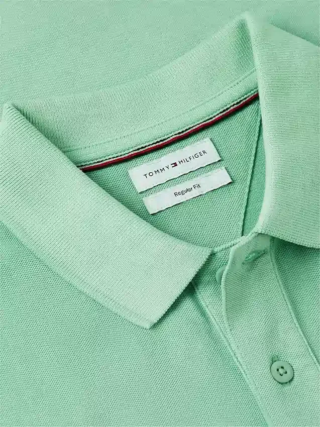 Polo de corte regular tingido na peça Polo de corte regular tingido na peça