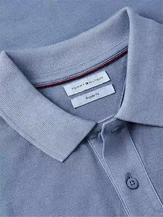 Polo de corte regular tingido na peça Polo de corte regular tingido na peça