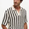 Polo de malha aberta com riscas e corte clássico Polo de malha aberta com riscas e corte clássico