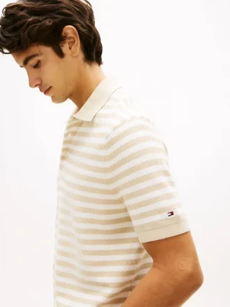 Polo de malha com riscas e textura waffle de manga curta