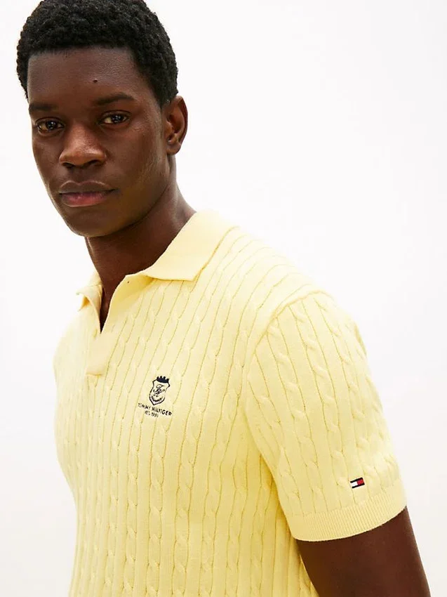 Polo de malha com tranças de manga curta Polo de malha com tranças de manga curta