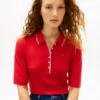 Polo de manga curta com detalhes em tecido contrastante e corte justo Polo de manga curta com detalhes em tecido contrastante e corte justo