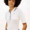 Polo de manga curta com detalhes em tecido contrastante e corte justo Polo de manga curta com detalhes em tecido contrastante e corte justo