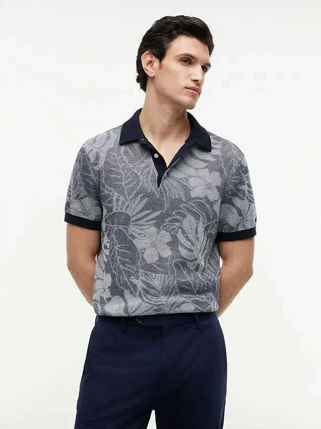 Polo de manga curta com estampado tropical Polo de manga curta com estampado tropical