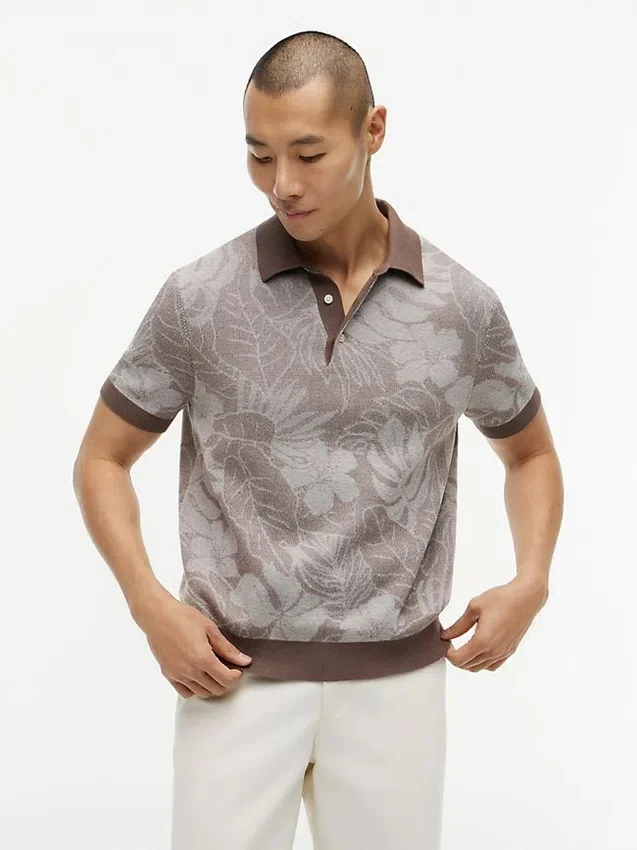 Polo de manga curta com estampado tropical Polo de manga curta com estampado tropical