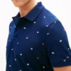 Polo de piqué com bandeira em toda a peça, corte regular Polo de piqué com bandeira em toda a peça, corte regular