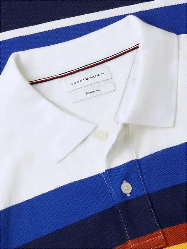 Polo de piqué às riscas com corte regular Polo de piqué às riscas com corte regular