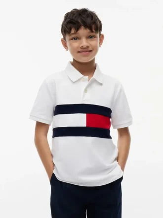 Polo elástico com bandeira em blocos de cor para criança