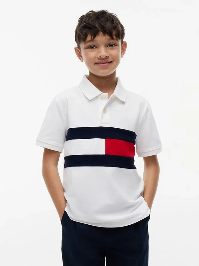 Polo elástico com bandeira em blocos de cor para criança Polo elástico com bandeira em blocos de cor para criança