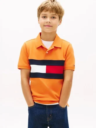 Polo elástico com bandeira em blocos de cor para criança