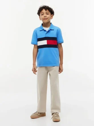 Polo elástico com bandeira em blocos de cor para criança