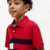 Polo elástico com bandeira em blocos de cor para criança Polo elástico com bandeira em blocos de cor para criança