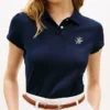 Polo elástico com monograma em letra cursiva e corte justo Polo elástico com monograma em letra cursiva e corte justo