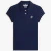 Polo elástico com monograma em letra cursiva e corte justo Polo elástico com monograma em letra cursiva e corte justo