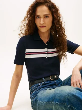 Polo elástico com riscas em bloco de corte regular