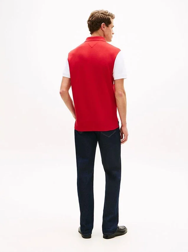 Polo em piqué com absorção de humidade e corte regular Polo em piqué com absorção de humidade e corte regular
