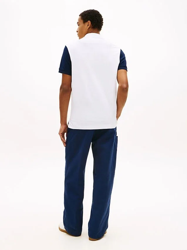 Polo em piqué com absorção de humidade e corte regular Polo em piqué com absorção de humidade e corte regular