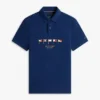 Polo em piqué com bandeira náutica e corte regular Polo em piqué com bandeira náutica e corte regular