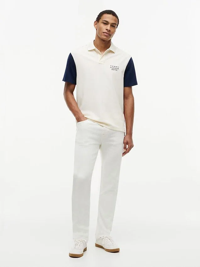 Polo em piqué com blocos de cor e corte clássico Polo em piqué com blocos de cor e corte clássico