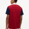 Polo em piqué com blocos de cor e corte clássico Polo em piqué com blocos de cor e corte clássico