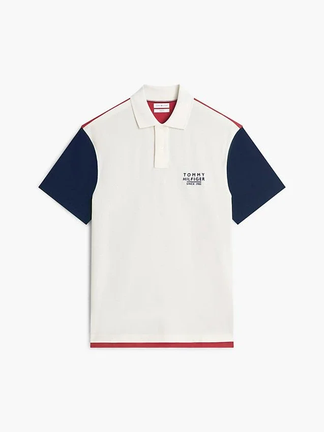 Polo em piqué com blocos de cor e corte clássico Polo em piqué com blocos de cor e corte clássico