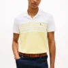 Polo em piqué com blocos de cor e corte regular Polo em piqué com blocos de cor e corte regular
