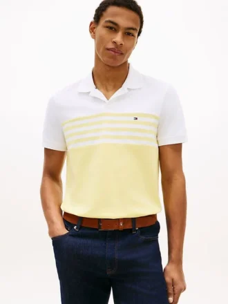 Polo em piqué com blocos de cor e corte regular