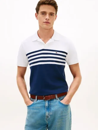 Polo em piqué com blocos de cor e corte regular