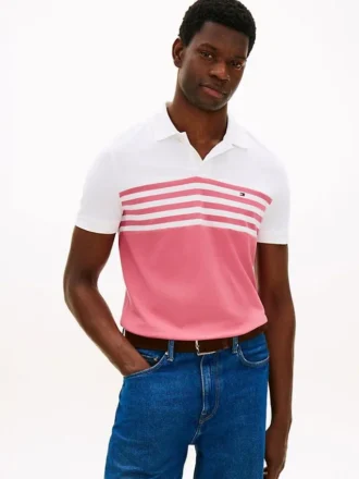 Polo em piqué com blocos de cor e corte regular