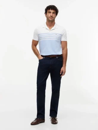 Polo em piqué com blocos de cor e corte regular