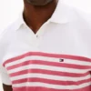 Polo em piqué com blocos de cor e corte regular Polo em piqué com blocos de cor e corte regular