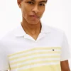Polo em piqué com blocos de cor e corte regular Polo em piqué com blocos de cor e corte regular
