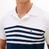 Polo em piqué com blocos de cor e corte regular Polo em piqué com blocos de cor e corte regular