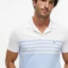 Polo em piqué com blocos de cor e corte regular Polo em piqué com blocos de cor e corte regular