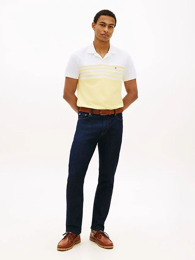 Polo em piqué com blocos de cor e corte regular Polo em piqué com blocos de cor e corte regular