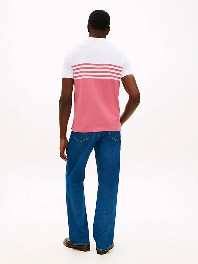 Polo em piqué com blocos de cor e corte regular Polo em piqué com blocos de cor e corte regular