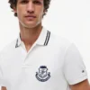Polo em piqué com monograma e corte regular Polo em piqué com monograma e corte regular